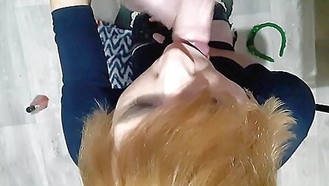 Teen amateur takes her mouth and ass in the bedroom